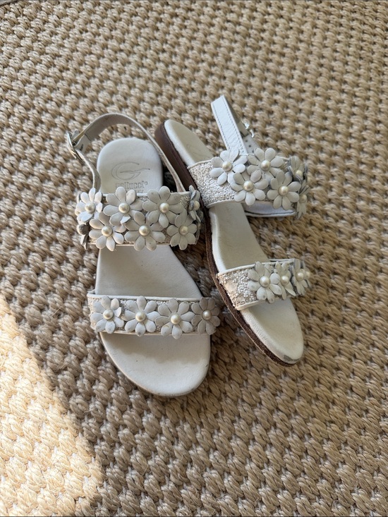 Gallucci Other - Gallucci White Floral Strap Kids Sandals size 29